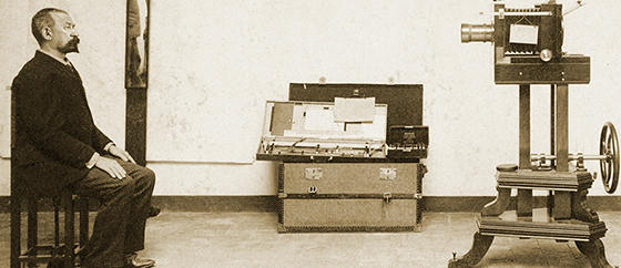 01AfterBertillon_Démonstrationdebertillonnage_DetailSplash